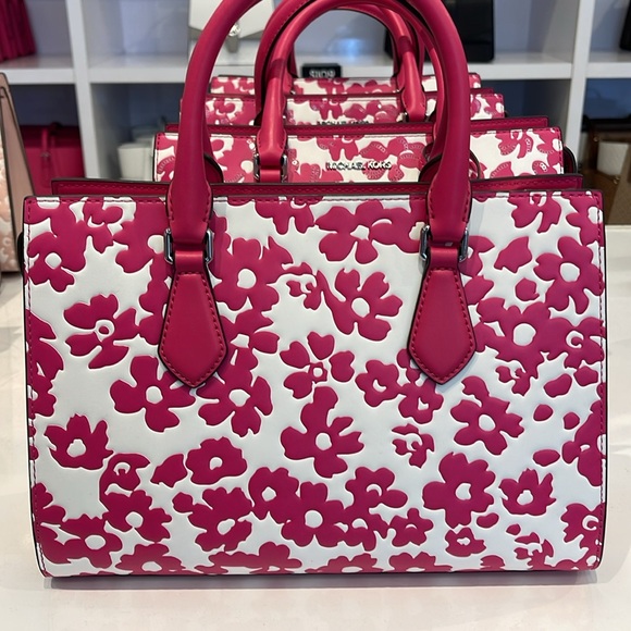 Michael Kors Sheila Medium Sequined Floral Print CZ Satchel
Dragofruit
NWT - Picture 5 of 16